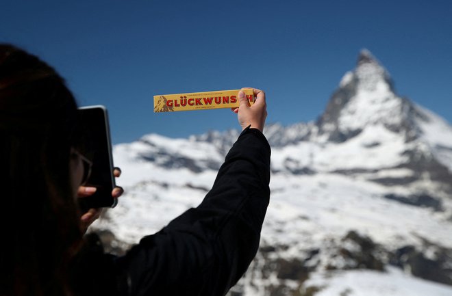 Toblerone. V ozadju Matterhorn. FOTO: Denis Balibouse/Reuters
