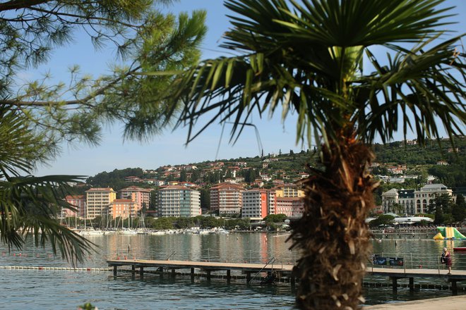 Upravičenci so največ bonov porabili za nastanitve na Obali. Foto: Jure Eržen/Delo
