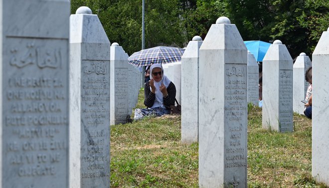 Pokol v Srebrenici je za genocid leta 2007 spoznalo Meddržavno sodišče v Haagu. FOTO: Elvis Barukcic/Afp
