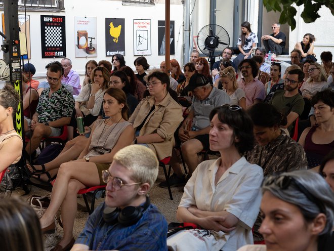 &raquo;V štirih dneh festivala intenzivno komentiramo in prevprašujemo nevralgične točke, ki so zaznamovale minulo leto,&laquo; je dejal pisatelj in direktor založbe Buybook Damir Uzunović. FOTO: Bookstan/Vanja Čerimagić
