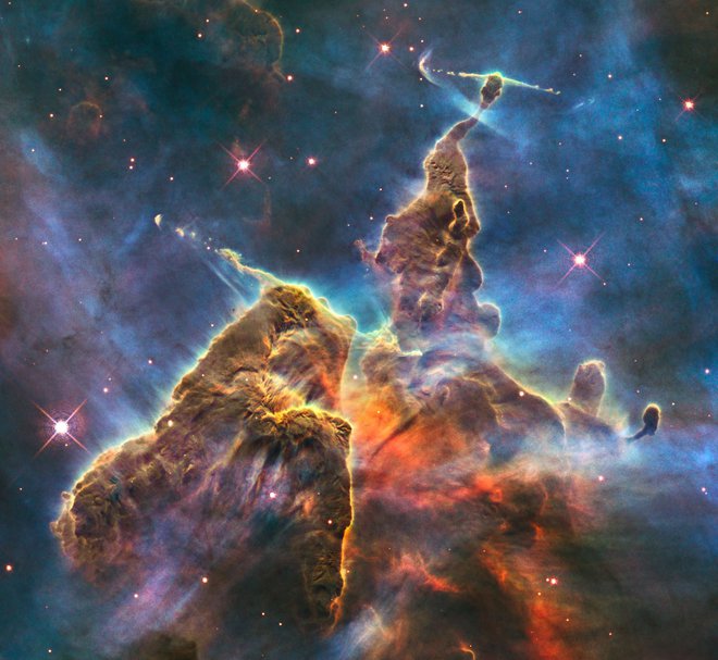 To je Skrivnostna gora v meglici Gredelj, kot jo je slikal teleskop Hubble. Mednarodni komite se je odločil da bo meglica ena prvih tarč teleskopa James Webb. FOTO: Nasa/Esa/AFP
