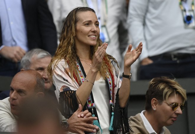 Jelena Đoković je moža spodbujala na letošnjem Wimbledonu. FOTO: Toby Melville/Reuters
