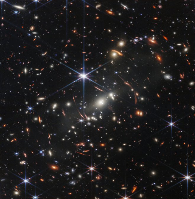 Jata galaksij SMACS 0723 ali prvi Webbov posnetek globokega polja. FOTO: NASA, ESA, CSA, STScI, Webb ERO Production Team/Reuters
