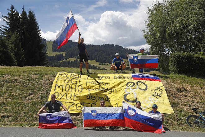 Navijači pred 10 etapo na Tour de France. Megeve, Francija, 12. julij 2022. FOTO: Leon Vidic/Delo
