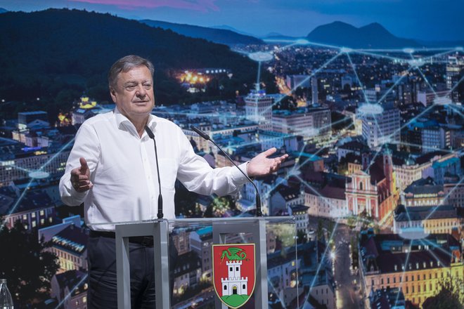 Ljubljanski župan Zoran Janković&nbsp;na predstavitvi prednosti ljubljanske sežigalnice v Cukrarni&nbsp;Ljubljana.&nbsp;FOTO: Jure Eržen/Delo
