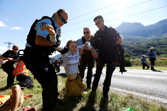 Demonstranti so ustavili Tour: FOTO: Gonzalo Fuentes Reuters
