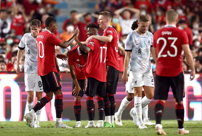 Navijači Manchester Uniteda so po letih neuspehov na tekmah z velikimi rivali vendarle prišli na svoj račun. FOTO: Chalinee Thirasupa/Reuters

