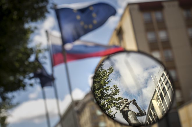 Med bruseljskimi priporočili za Slovenijo, ki bodo danes sprejeta na kolegiju evropske komisije v okviru analize stanja vladavine prava v EU, je tudi krepitev uredniške neodvisnosti RTV Slovenija. FOTO: Voranc Vogel/Delo

