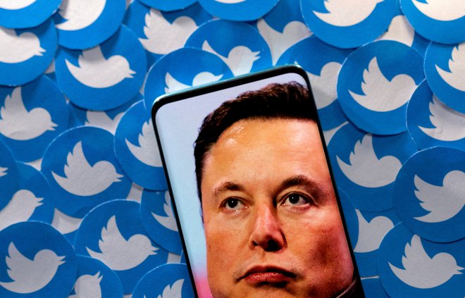 Twitter je Musku predal milijone podatkov o računih uporabnikov, vseh pa ne, ker v tožbi trdi, da je Musk nenehno grozil, da bo ustanovil svoj družbeni medij, če ne prevzame Twitterja, ki že več let priznava, da je pet odstotkov računov lažnih, čeprav jih sproti klesti. FOTO: Dado Ruvic/Reuters
