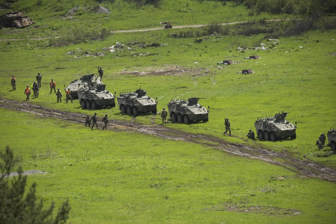 Razdrtje pogodbe z Organizacijo za sodelovanje pri skupnem oboroževanju (OCCAR), ki v slovenskem imenu kupuje boxerje, bi nas po nekaterih ocenah stalo okoli 40 milijonov evrov ali celo več. FOTO: Jure Eržen/Delo
