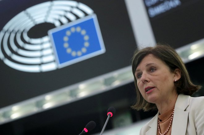 Podpredsednica evropske komisije, pristojna za vrednote, Věra Jourová pravi, da je bil pritisk na medije v Sloveniji povod za zaščito medijev v EU. FOTO: Yves Herman/Reuters
