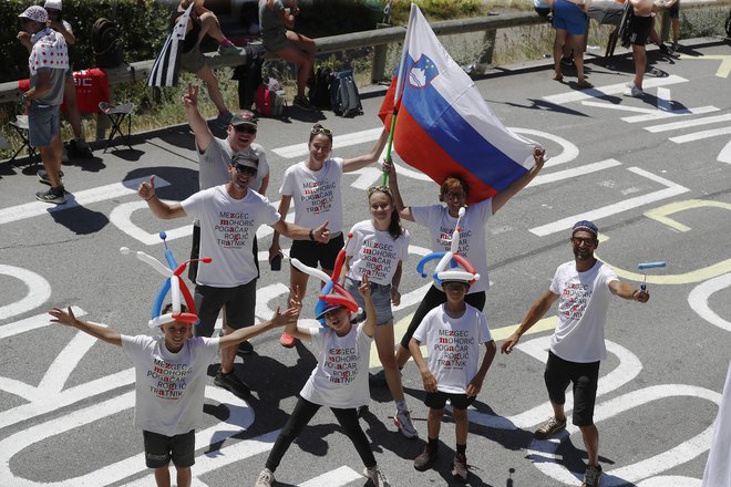 Slovenski navijači so bili med najbolj številnimi na največjem kolesarskem štadionu na svetu. FOTO: Leon Vidic
