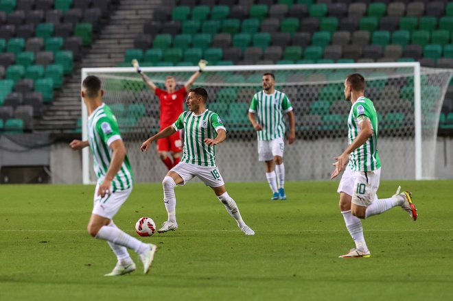 Ljubljančani so po uspehu proti Differdangeju v 1. kolu kvalifikacij za konferenčno ligo obtičali v Luksemburgu, od koder se bodo vrnili šele jutri. FOTO: Črt Piksi
