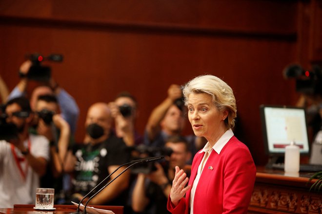 &raquo;Zgolj z znižanjem temperature gretja za dve stopinji ali če poleti za toliko zvišamo temperaturo hlajenja, bi nadomestili celotne dobave Severnega toka 1,&laquo; pravi Ursula von der Leyen. FOTO: Ognen Teofilovski/Reuters
