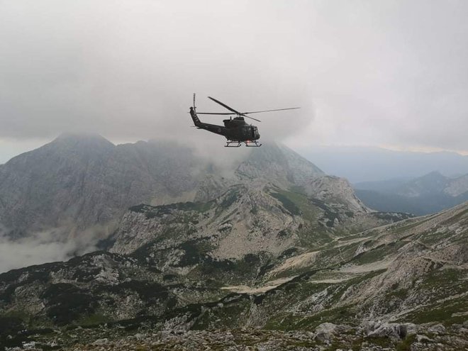 Reševanje so danes sklenili, več poškodovancev so odpeljali v bolnišnico. FOTO: PU Kranj
