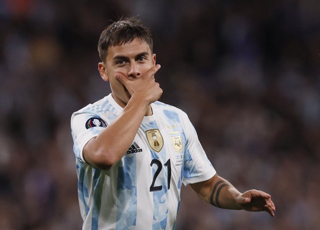 Paulo Dybala obožuje Italijo, a na junijski prijateljski tekmi je v dresu Argentine azzurrom zabil tudi gol. FOTO: Andrew Couldridge/Reuters
