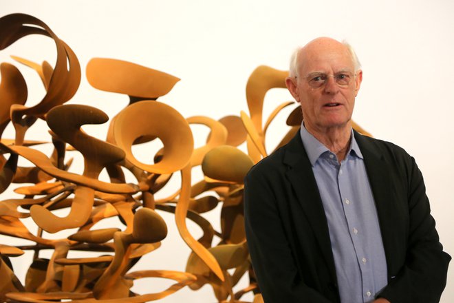 Tony Cragg se je osebno udeležil odprtja razstave na Dunaju. FOTO: Milan Ilić
