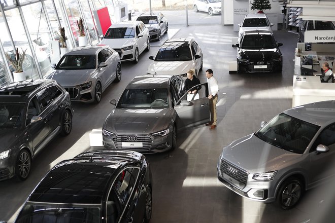 Prodaja avtomobilov je letos močno upadla, tako v Evropi kot znotraj nje tudi v Sloveniji. FOTO: Leon Vidic/Delo
