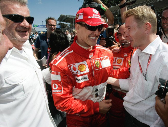 Willy Weber (levo) in Michael Schumacher sta bila v karavani formule 1 dolgo leta nepogrešljiva moža. FOTO: Victor Caivano/Reuters
