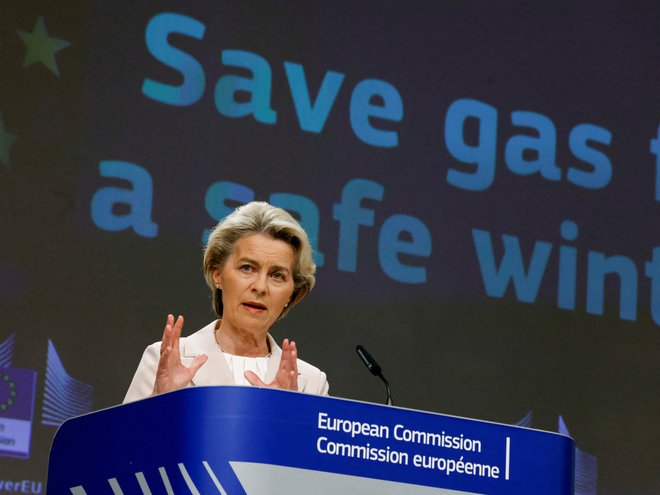 Predsednica evropske komisije Ursula von der Leyen med današnjo predstavitvijo v Bruslju. Foto: Yves Herman/Reuters
