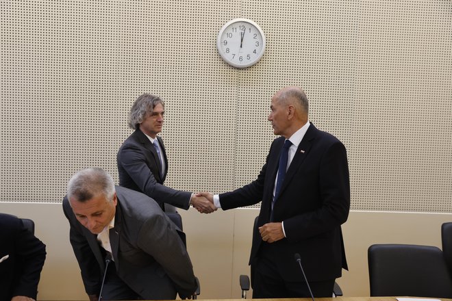 Robert Golob pričakuje, da bodo zakonski predlogi sprejeti po skrajšanem postopku, saj na današnjem sestanku s predstavniki opozicije ni bilo nesoglasij. FOTO: Voranc Vogel/Delo
