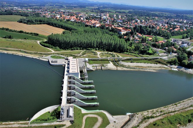 Hidroelektrarne spadajo med tehnologije, ki proizvajajo najmanj CO2 na enoto proizvedene električne energije. FOTO: HE Brežice, Hidroelektrarne na Spodnji Savi, d.o.o.
