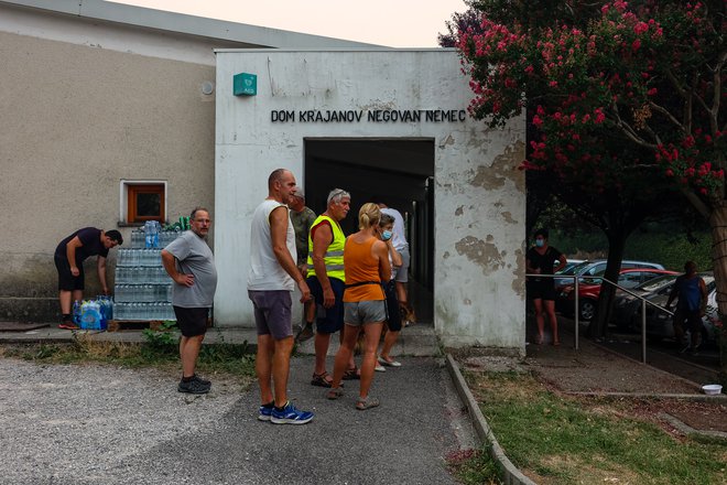 Požar na krasu, Selo in Kostanjevica na Krasu. FOTO: Črt Piksi/Delo
