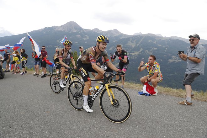 Primož Roglič med letošnjo dirko po Franciji. FOTO: Leon Vidic
