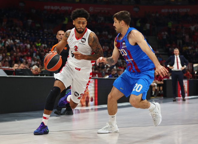 Tyler Dorsey (na fotografiji z žogo) je z Olympiakosom letos igral na zaključnem turnirju evrolige v Beogradu, kjer je bil za Grke v polfinalu usoden kasnejši zmagovalec Anadolu Efes. FOTO: Marko Djurica/Reuters
