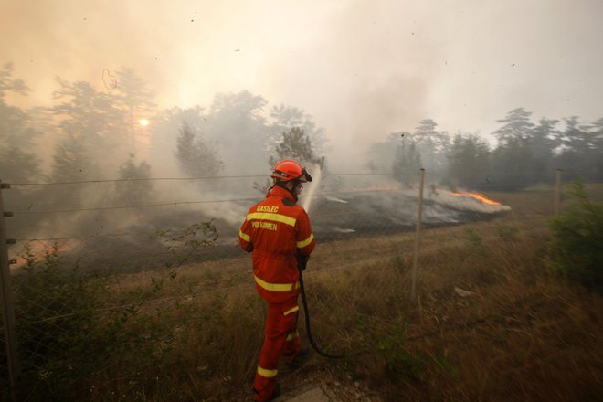 Prizadevali si bodo, da bodo finančne nagrade, ki jih bodo za svojo požrtvovalnost prejeli gasilci, neobdavčene in z ustreznim ključem za razdelitev. Foto Mavric Pivk
