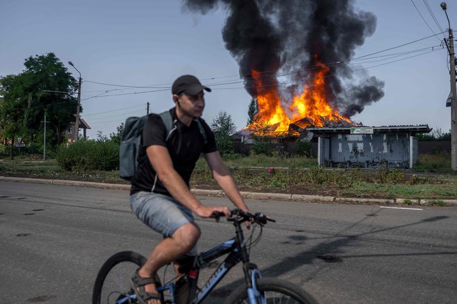 Predmestje obleganega Bakmuta v vzhodni Ukrajini. Foto&nbsp;Bulent Kilic/AFP
