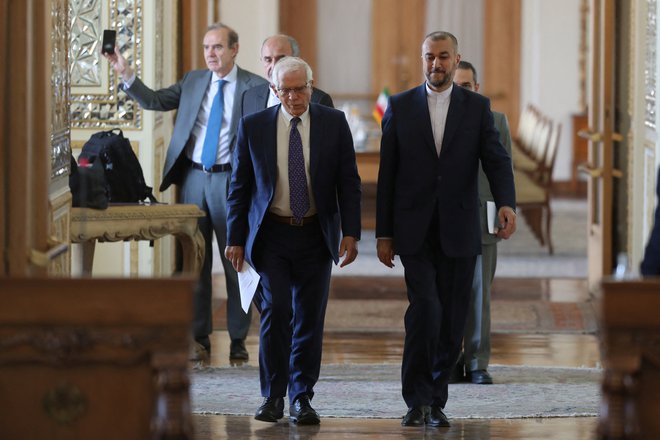 Visoki predstavnik EU za zunanjo politiko Josep Borrell in iranski zunanji minister Hosein Amir Abdolahjan med nedavnim srečanjem v Teheranu Foto: Majid Asgaripour/Reuters
