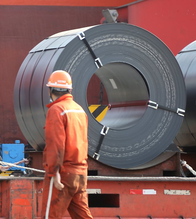 Industrija jekla je ena od dejavnosti, kjer je mogoče doseči velike prihranke na področju zmanjšanja izpustov ogljikovega dioksida. FOTO: Reuters
