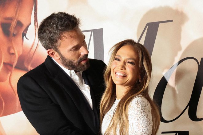 Ben Affleck, Jennifer Lopez in sreča, na katero sta čakala dolgih dvajset let.&nbsp;FOTO: Reuters
