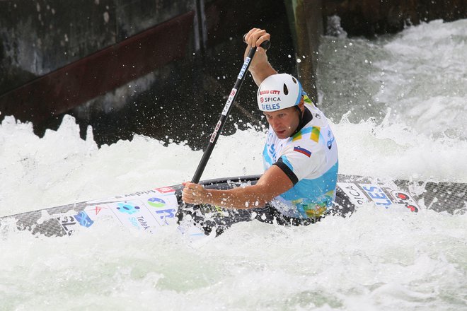 Na svetovnem prvenstvu v Augsburgu si je olimpijski prvak Benjamin Savšek v finalni vožnji privoščil dotik, ki ga je stal kolajne v slalomu na divjih vodah. FOTO: Nina Jelenc/KZS
