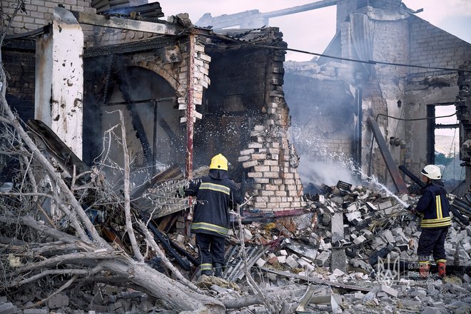 Zelenski pozval vse civiliste, ki prebivajo na ozemlju Donbasa, ki je še pod nadzorom Ukrajine, naj se čim prej evakuirajo. FOTO: Reuters
