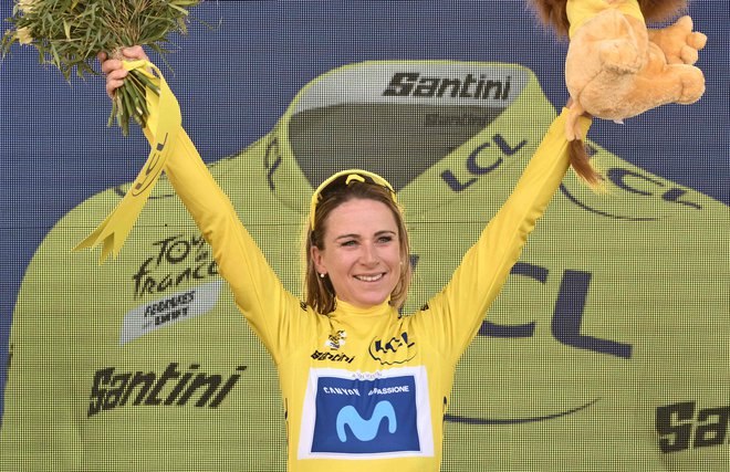 Annemiek Van Vleuten se je veselila etapne in skupne zmage. FOTO:&nbsp;Jeff Pachoud/AFP
