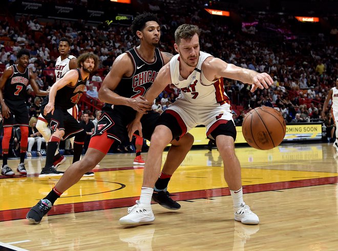 Goran Dragić (levo) bo pri svojem šestem klubu v ligi NBA znova nosil dres s št. 7. FOTO: Steve Mitchell /Usa Today Sports
