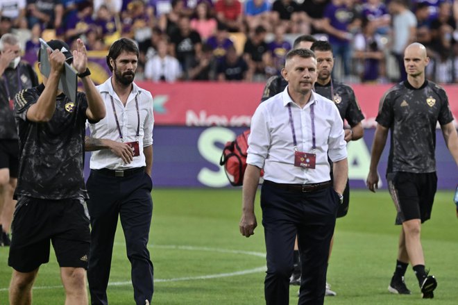 Športni direktor Marko Šuler (v ozadju desno) in trener Radovan Karanović FOTO: Marko Pigac/pigac.si
