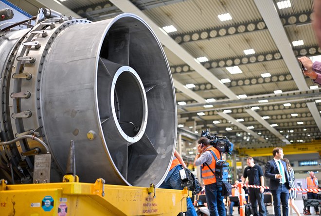 Nemška industrija je junija na mesečni ravni sicer izdelala več, večina podjetij pa poroča&nbsp;o težavah pri proizvodnji. FOTO: Sascha Schuermann/AFP
