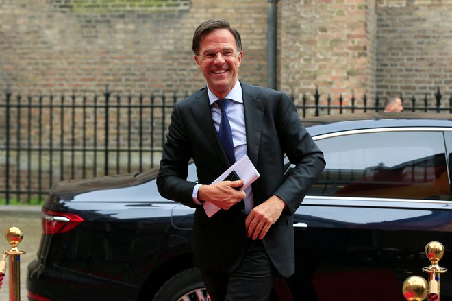 Mark Rutte je na oblasti že vse od leta 2010, ko je svojo Ljudsko stranko za svobodo in demokracijo (VVD) prvič popeljal do zmage. Foto: Reuters/Eva Plevier
