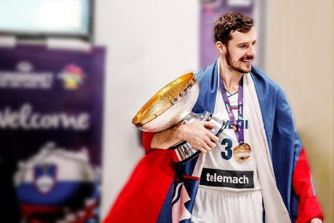 Fotografija, s katero je Goran Dragić dodatno razveselil navijače slovenske reprezentance. FOTO: Twitter
