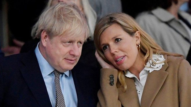 Boris in Carrie Johnson. FOTO: Reuters
