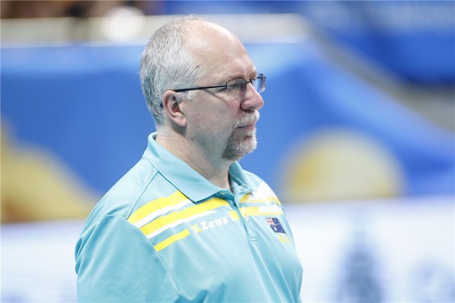 Mark Lebedew se je moral hitro posloviti od klopi trikratnih evropskih podprvakov. FOTO: Fivb
