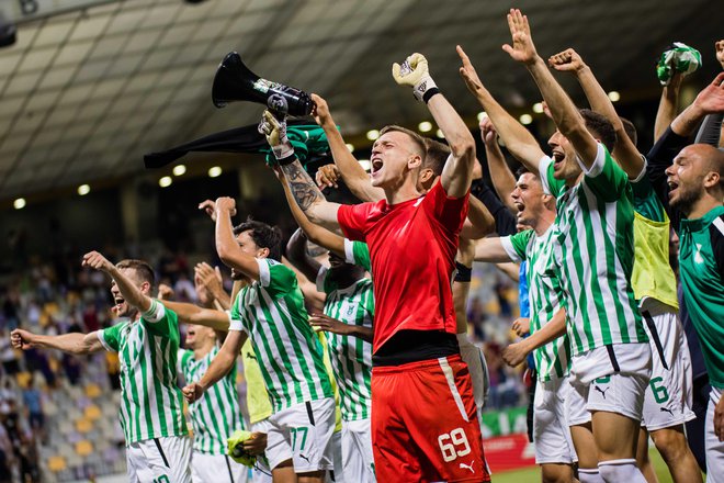 Olimpijini nogometaši so si dali duška ob zmagi v Mariboru. FOTO: Voranc Vogel/Delo
