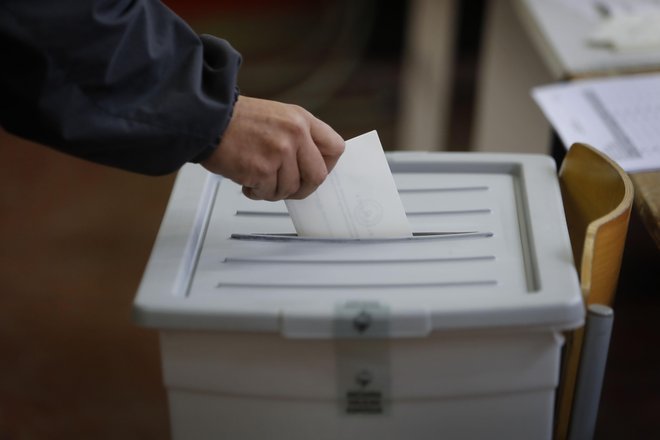 SDS predlaga referendume na področjih, ki so pomembna za njene strankarske politične potrebe in želje. FOTO LEON VIDIC/DELO
