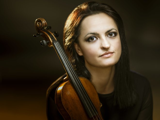 Na 68. Ljubljana Festivalu je ob spremljavi pianistke Marie Canyigueral na treh zaporednih večerih izvedla deset Beethovnovih sonat za violino in klavir. FOTO: Peter Searle
