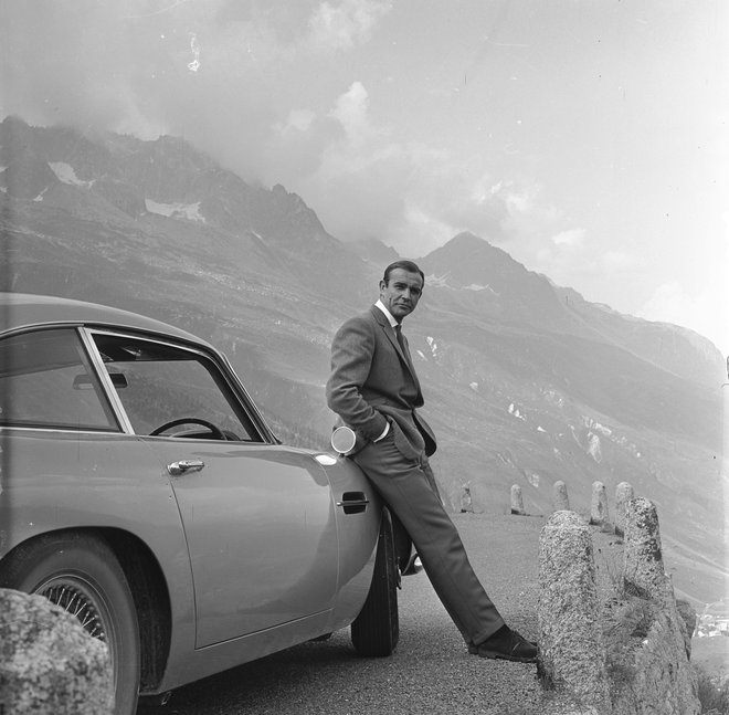 Za marsikoga je bil in ostal Sean Connery edini pravi Bond in aston martin DB5 njegov edini pravi avto. FOTO: Dokumentacija Dela
