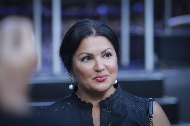 Ana Netrebko je zaradi kritik, da je blizu Kremlju, sama odpovedala številne koncerte, nato pa sporočila, da se maja vrača na koncertne odre.&nbsp;FOTO: Jože Suhadolnik/Delo
