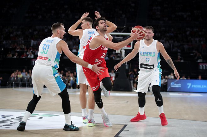 Furkan Korkmaz je povzročil veliko težav Zoran Dragiču, Vlatku Čančarju in Luki Dončiću. FOTO: TBF
